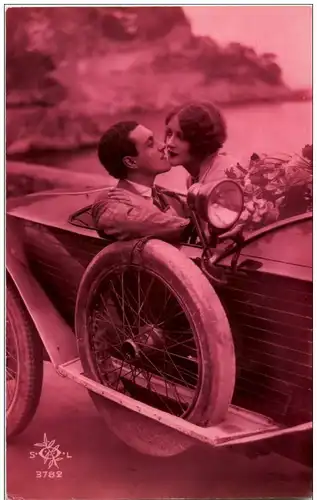 Liebespaar im Auto -128142