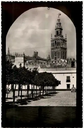 Sevilla - Patio de Banderas -131402