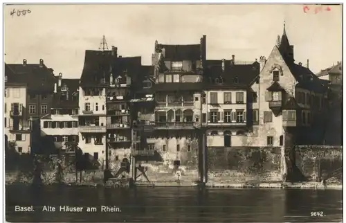 Basel - Alte Häuser am Rhein -132900