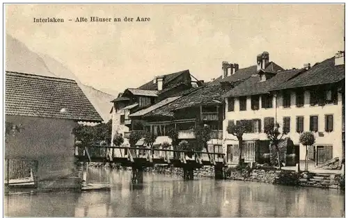 Interlaken - Alte Häuser an der Aare -133132