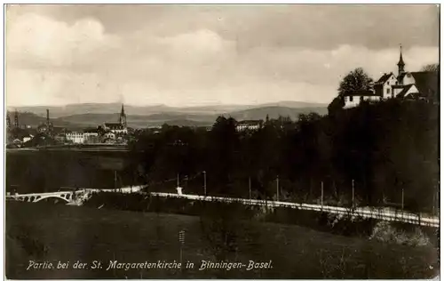 PArie bei der St. Margaretenkirche in Binningen Basel -134468