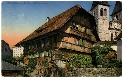 Luzern - Altes Haus bei der Hofkirche -134340