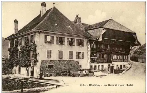 Charmey - La Cure et vieux chalet -135548