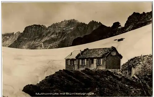 Mutthornhütte mit Blümlisalpgruppe - Berghütte -134118