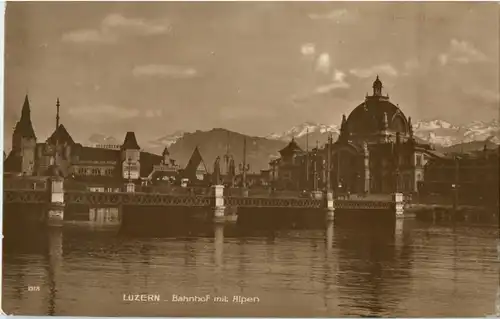 Luzern - Bahnhof mit Alpen -139056