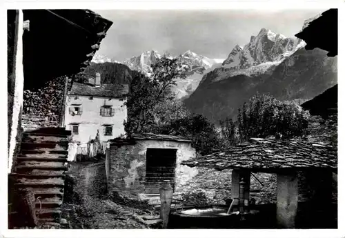 Soglio - Dorfbrunnen -140080