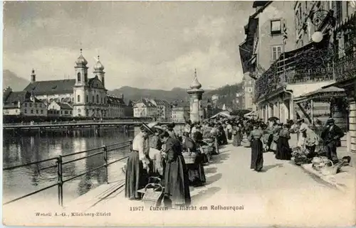 Luzern - Markt am Rathausquai -141126