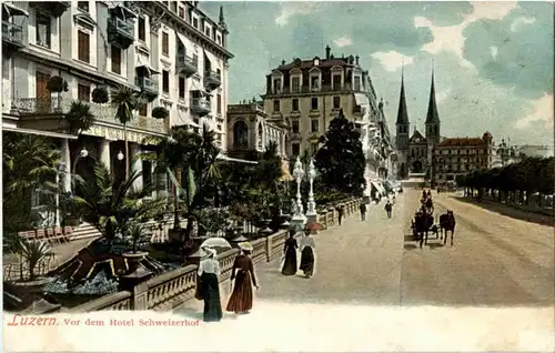 Luzern - vor dem Hotel Schweizerhof -141152