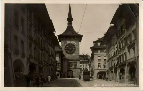 Bern - Kramgasse mit Tram -143088