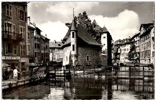 Annecy - Le Palais de l Isle et le Canal du Thiou -107704
