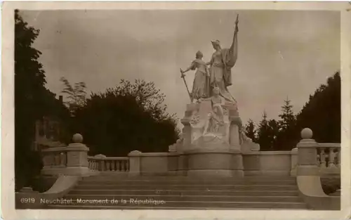 Neuchatel - Monument de la republique -146588