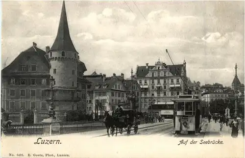 Luzern - Auf der Seebrücke mit Tram -153370