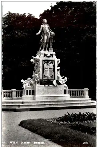 Wien - Mozart Denkmal -120306