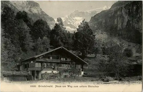 Grindelwald - Haus am Weg zum unteren Gletscher -159726