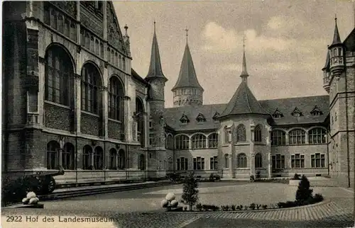 Zürich - Hof des Landesmuseums -163244