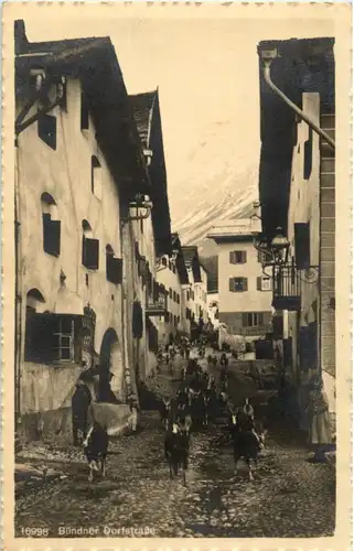 Bündner Dorfstrasse -165676