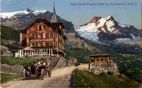 Klausenpasshöhe mit auto -171694