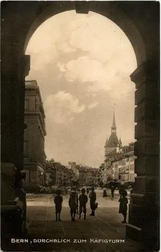 Bern - Durchblick zum Käfigturm -170740