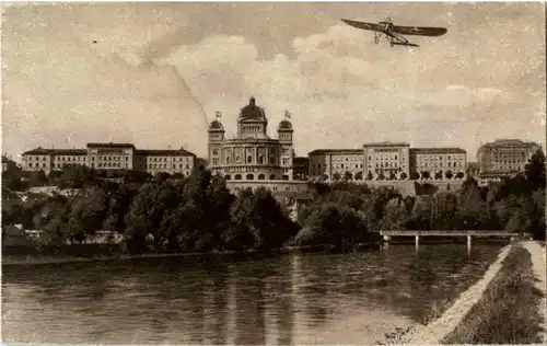 Bern - Parlametsgebäude mit Flugzeug -171742