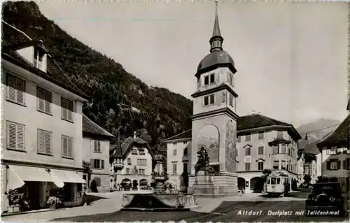Altdorf - Dorfplatz mit Tram -172126