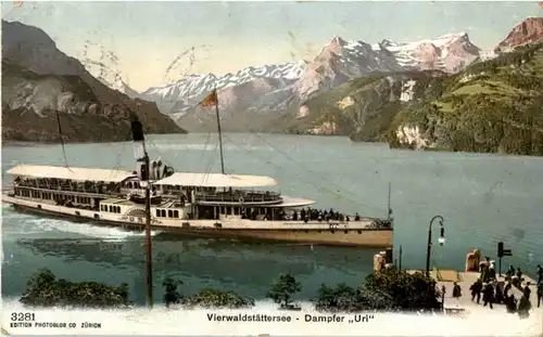 Vierwaldstättersee mit Dampfer Uri -171452