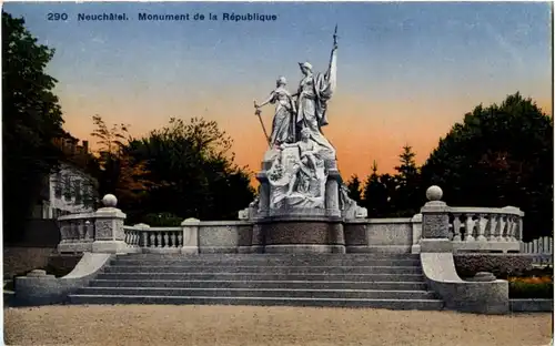 Neuchatel - Monument de la Republique -175690