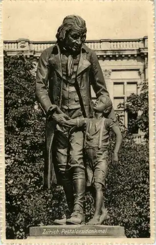 Zürich - Pestalozzi Denkmal -176816