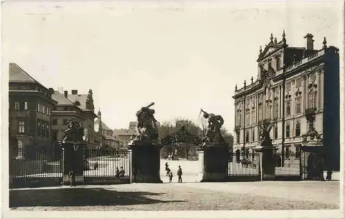 Prag - Hradschiner Platz -155950