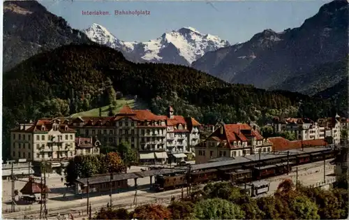 Interlaken - Bahnhofplatz -157086