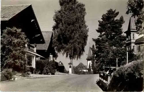 Sigriswil - Dorfstrasse mit Kirche -158970