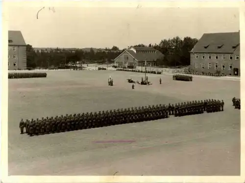 Kaserne mit Soldaten -189474