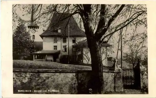 Münsingen - Kirche und Pfarrhaus -165174