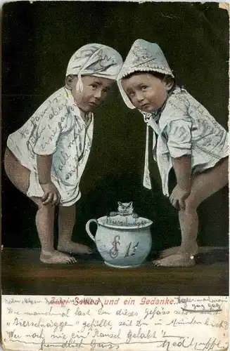 Kinder mit Nachttopf -102932