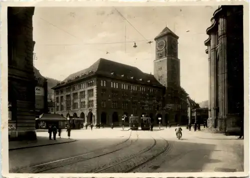 St. Gallen - Bahnhofsplatz mit Tram -201212