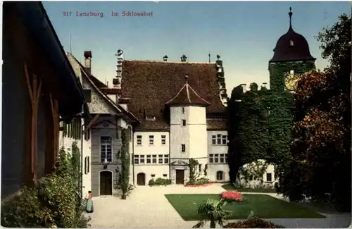 Lenzburg - Im Schlosshof -173758