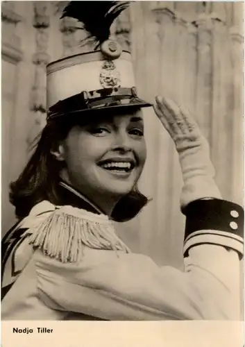 Nadja Tiller -203000