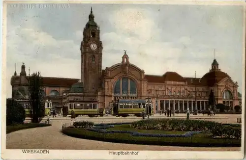 Wiesbaden - Bahnhof mit Strassenbahn -89240