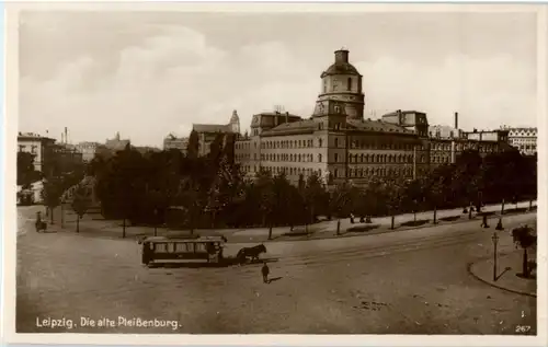 Leipzig - Pleissenburg mit Strassenbahn -89430