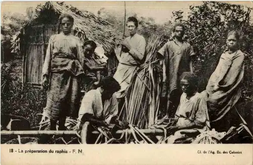 La preparation du raphia -182954
