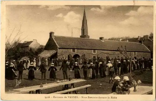 Vannes - Noce Bretonne dansant la Ridee -87250