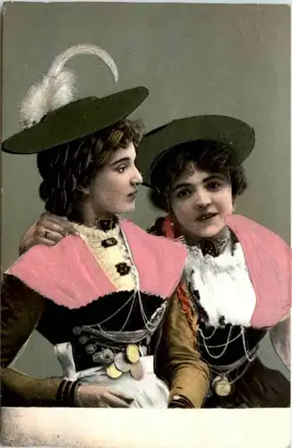 Bayrische Tracht - Prägekarte mit Seide -211564