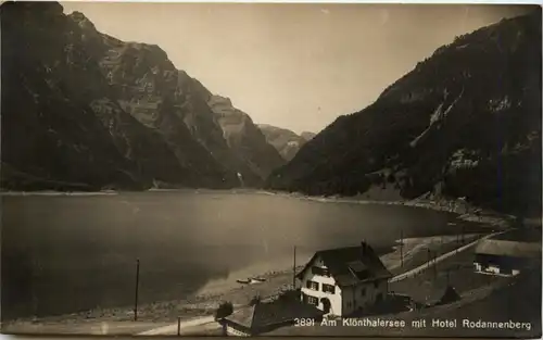 Klönthalersee mit Hotel Rodannenberg -216930