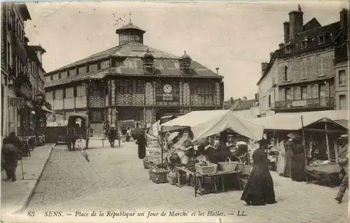 Sens - Place de la Republique Marche -11184