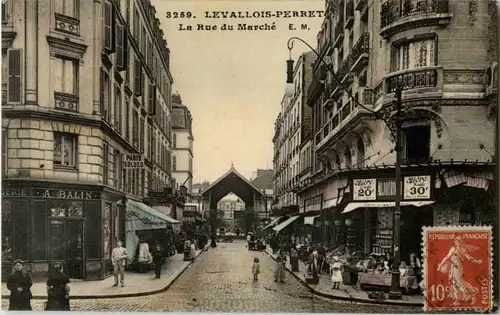Lavallois Perret - La Rue du Marche -16198