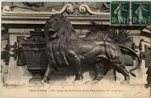 Paris - Lion de la Statue de la Republique -17484