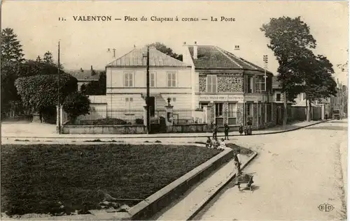 Valenton - Place du Chapeau -16528