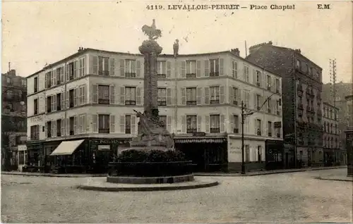 Lavallois Perret - Place Chaptal -16206