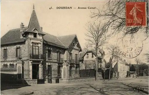 Dourdan - Avenue Carnot -16826