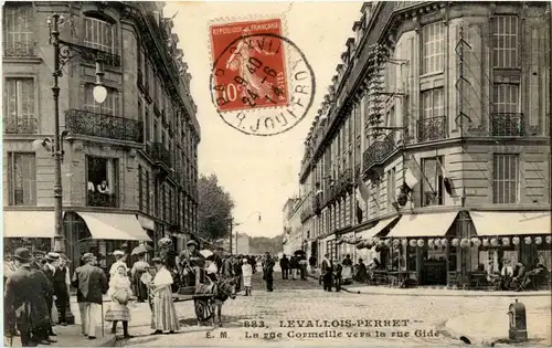 Lavallois Perret - La Rue Cormeille -16196
