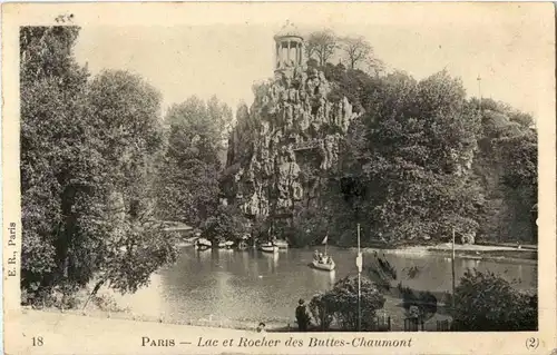 Paris - Lac et Rocher des Buttes Chaumont -18682